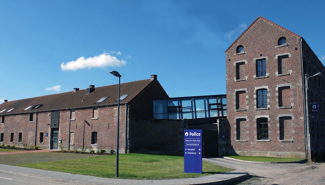 Quartier général de la Police des Hauts-Pays installé dans un bâtiment industriel réaffecté